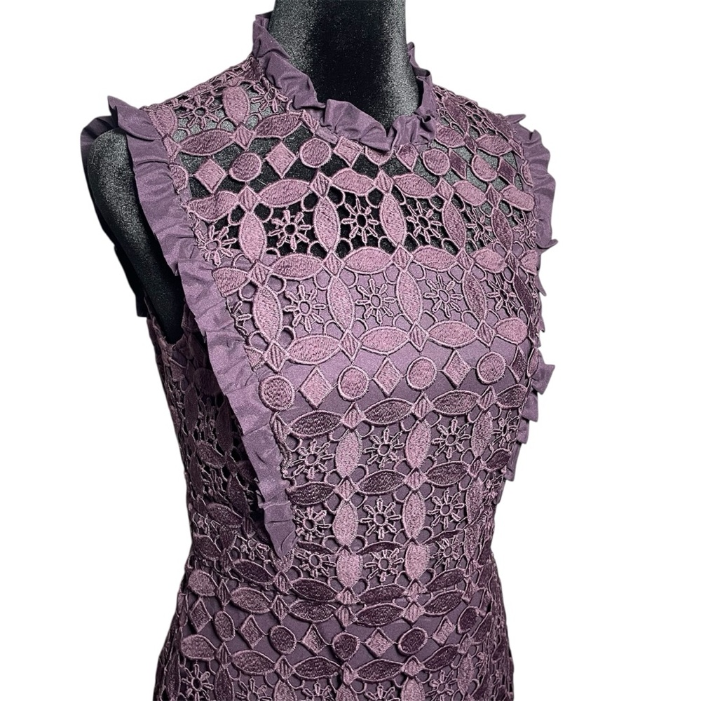 Tahari ASL sleeveless lace dress in a dark purple or plum - Picture 3 of 12